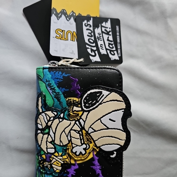 Loungefly Peanuts Snoopy Mummy Backpack And Wallet-Glow In The Dark-CROSS LISTED - Picture 2 of 7